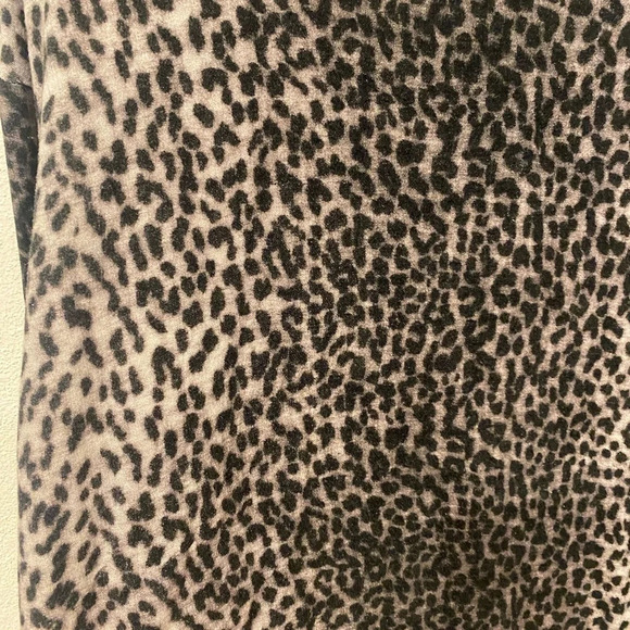 Majestic Filatures Deluxe Tee Shirt Animal Print Size Medium EUC - Picture 3 of 5
